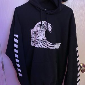 Size L Black & White Wave Hoodie